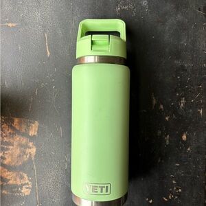 Yeti 26 Oz Water Bottle with Color-Matched Straw Cap Key Lime